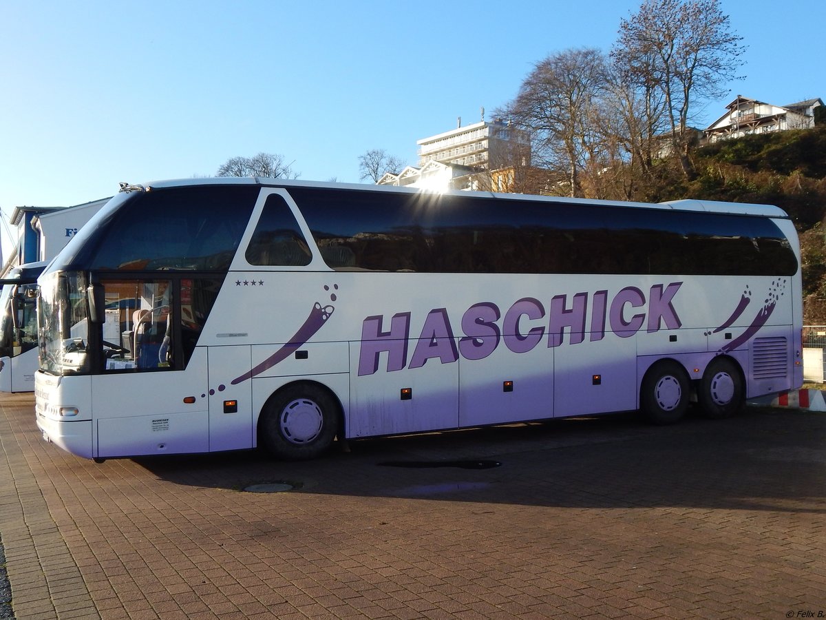 Neoplan Starliner von Haschick aus Deutschland im Stadthafen Sassnitz am 01.01.2018