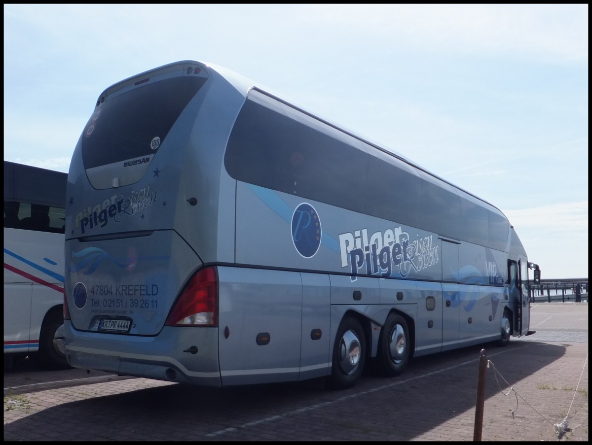 Neoplan Starliner von Pilger Reisen aus Deutschland im Stadthafen Sassnitz am 17.05.2014