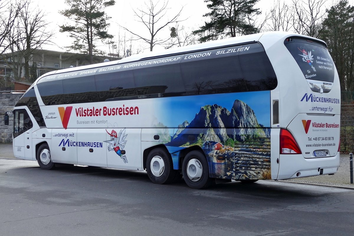 Neoplan Starliner2 von Mückenhausen Busunternehmen/  Vilstaler Busreisen, Berlin im Januar 2020.