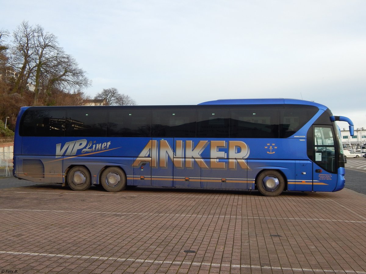 Neoplan Tourliner von Anker aus Deutschland im Stadthafen Sassnitz am 27.12.2017