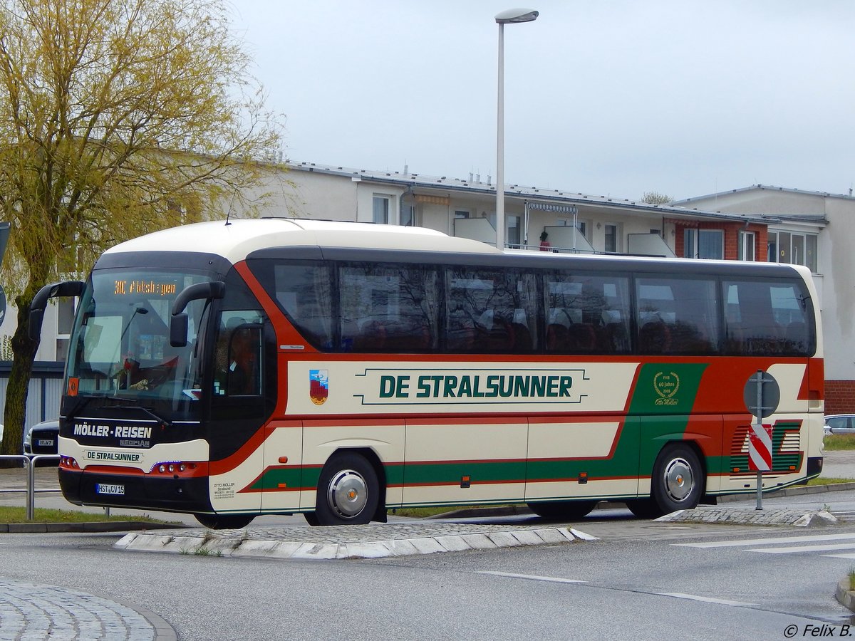 Neoplan Tourliner von De Stralsunner aus Deutschland in Grimmen am 05.05.2017