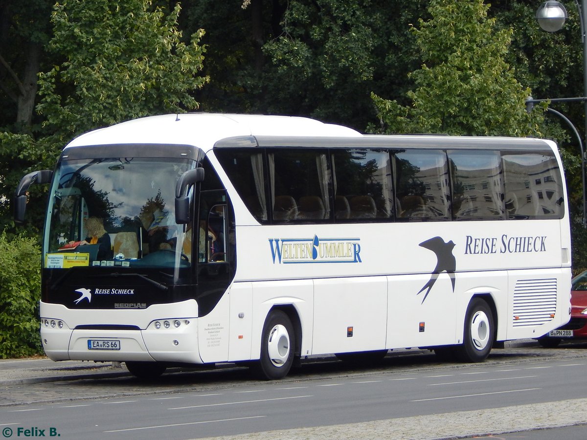 Neoplan Tourliner von Reise-Schieck aus Deutschland in Berlin am 23.08.2015