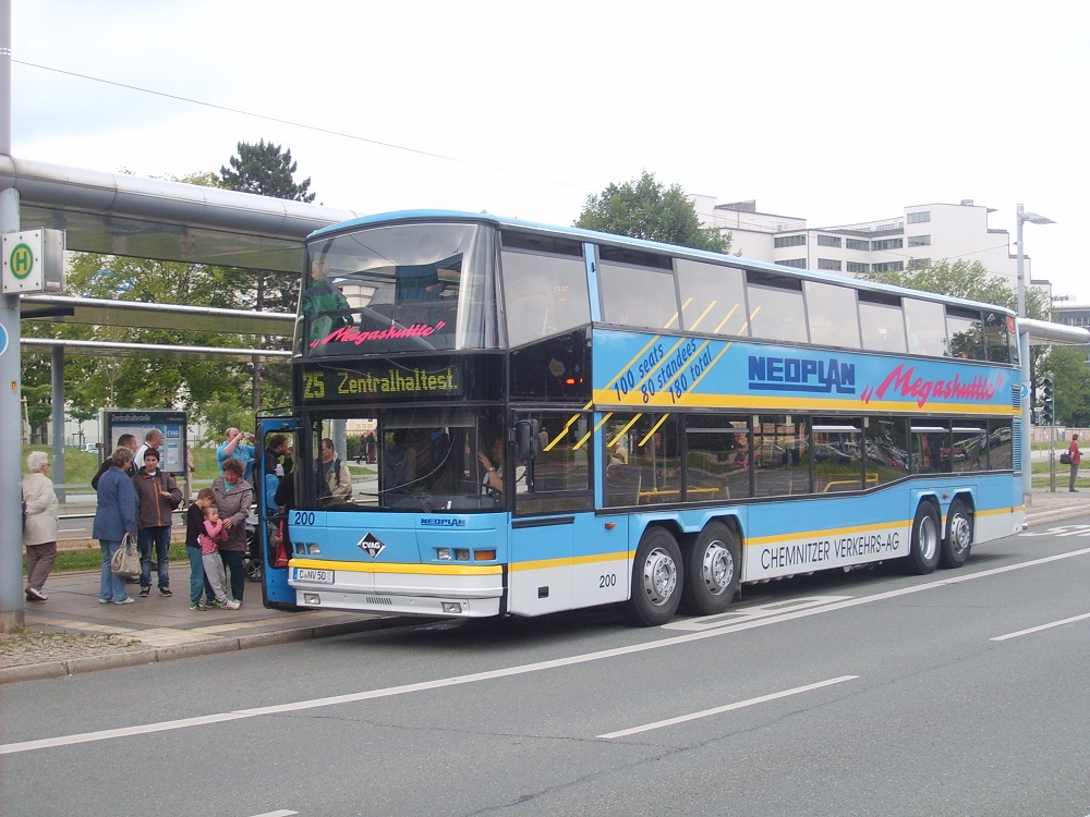 Neoplan	N 4032/4 - Megashuttle - C NV 50 - Wagen 200 - in Chemnitz, Zentralhaltestelle - am 21-Juni-2015