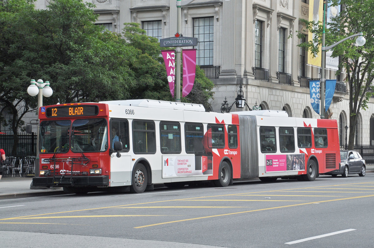 New Flyer Bus D 60 LF mit der Nummer 6366, auf der Linie 12 unterwegs in Ottawa. Die Aufnahme stammt vom 17.07.2017.