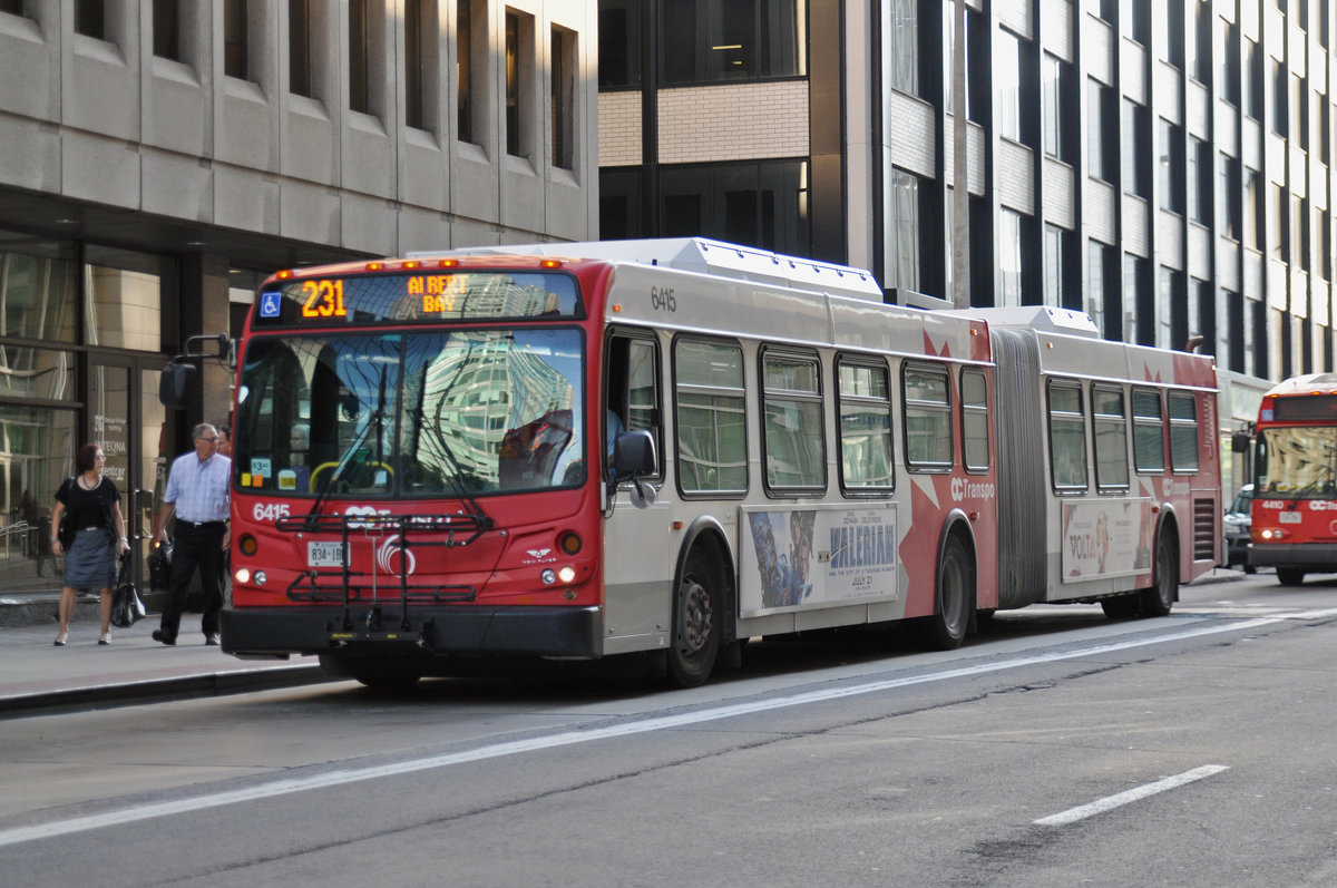 New Flyer Bus D 60 LFR mit der Nummer 6415, auf der Linie 231 unterwegs in Ottawa. Die Aufnahme stammt vom 18.07.2017.