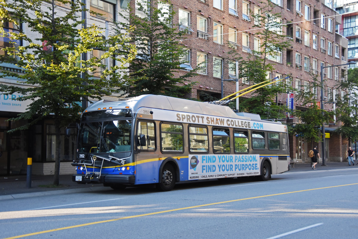 New Flyer Trolleybus E40LFR 2152, auf der Linie 14, unterwegs in Vancouver. Die Aufnahme stammt vom 06.08.2019.