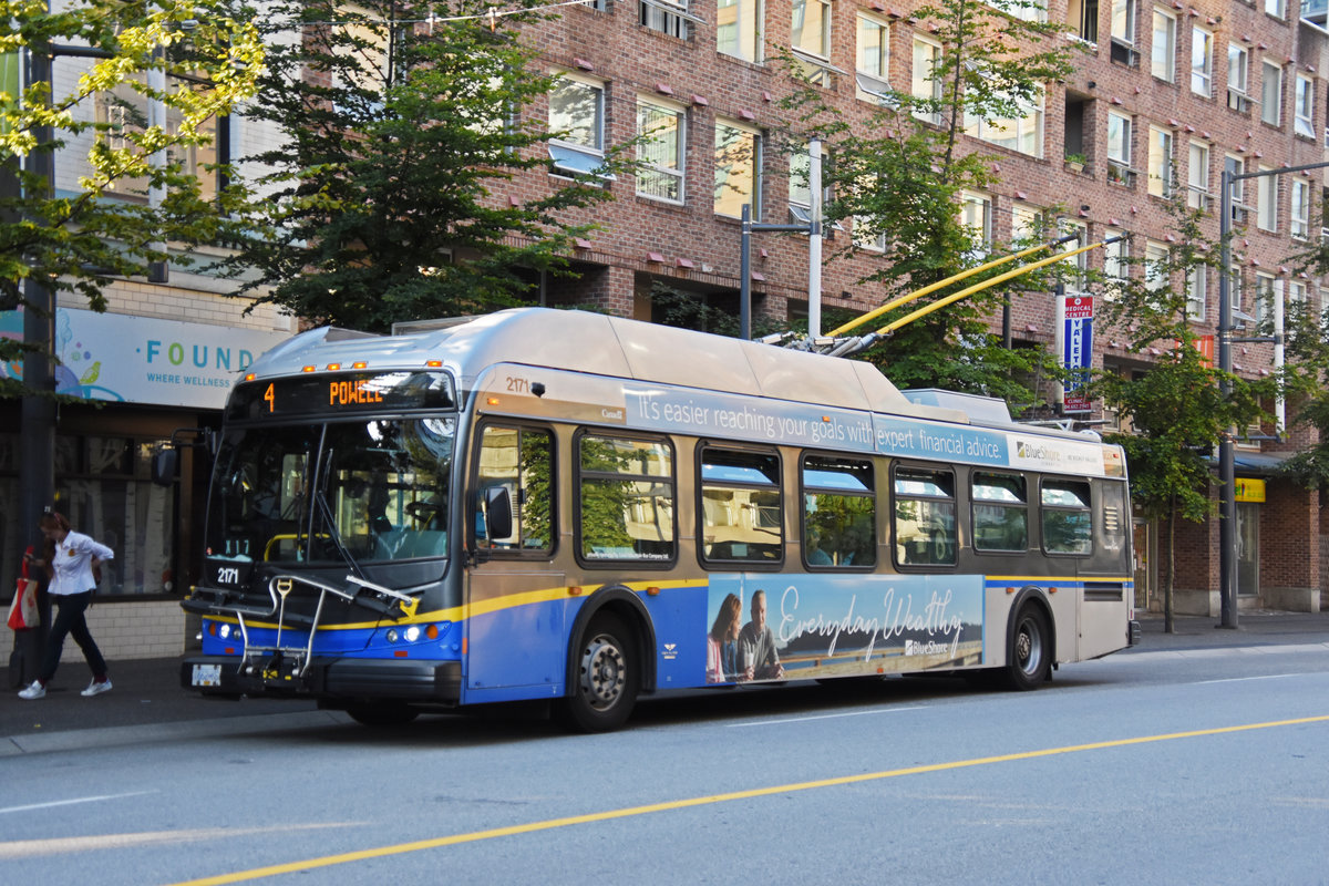New Flyer Trolleybus E40LFR 2171, auf der Linie 4, unterwegs in Vancouver. Die Aufnahme stammt vom 06.08.2019.