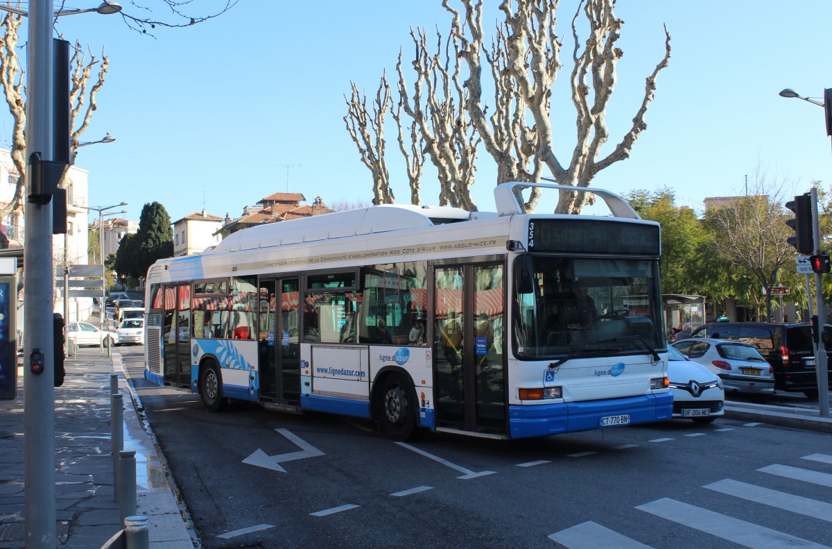 Nice / Nizza Lignes d'Azur Buslinie 20 Place de la Fontaine du Temple am 11. Februar 2015.