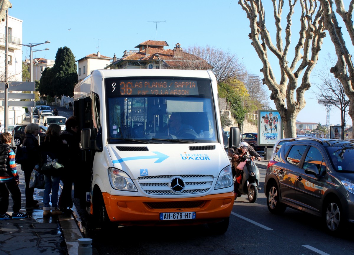 Nice / Nizza Lignes d'Azur Buslinie 36 Place de la Fontaine du Temple am 11. Februar 2015.