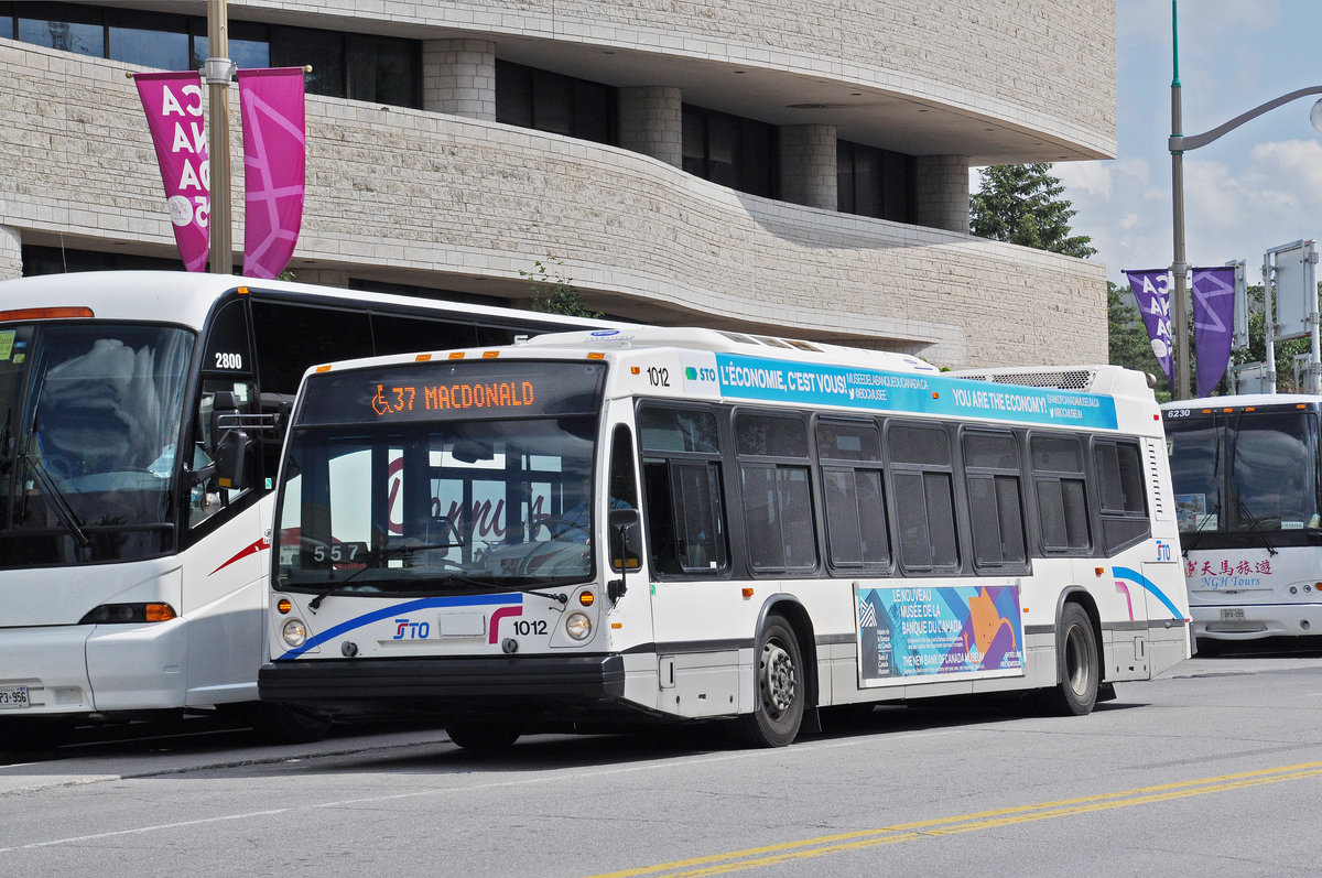Nova Bus 1012 der STO Société de transport de l`Outaouais fährt am 17.07.2017 in Ottawa.