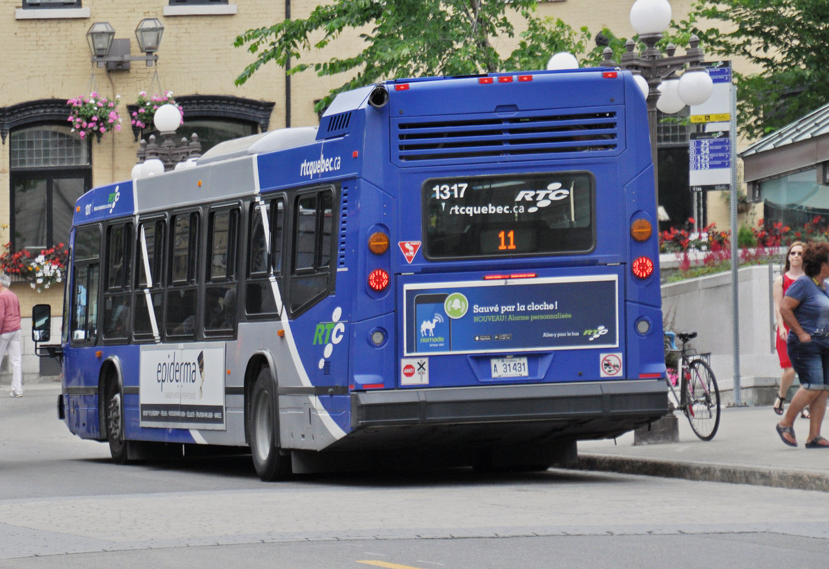 Nova Bus 1317, der RTC Réseau de transport de la capitale, auf der Linie 11, ist in Quebec unterwegs. Die Aufnahme stammt vom 19.07.2017.