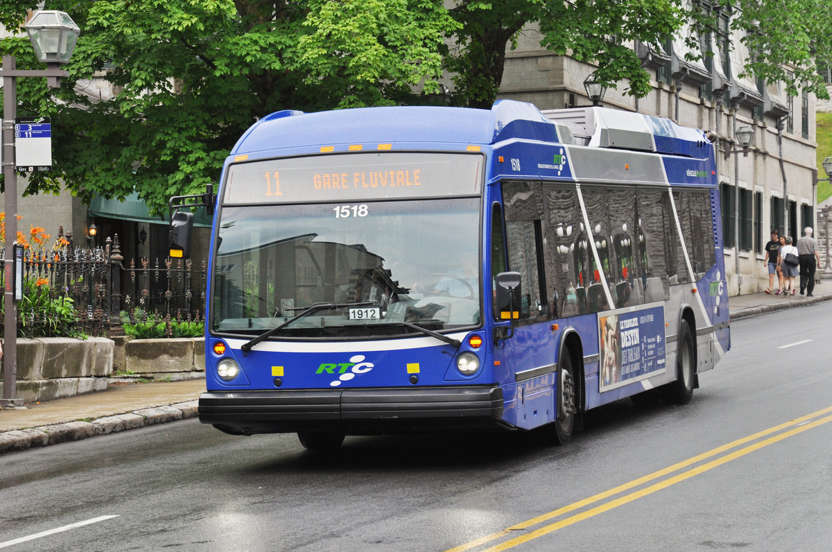 Nova Bus 1518, der RTC Réseau de transport de la capitale, auf der Linie 11, ist in Quebec unterwegs. Die Aufnahme stammt vom 19.07.2017.