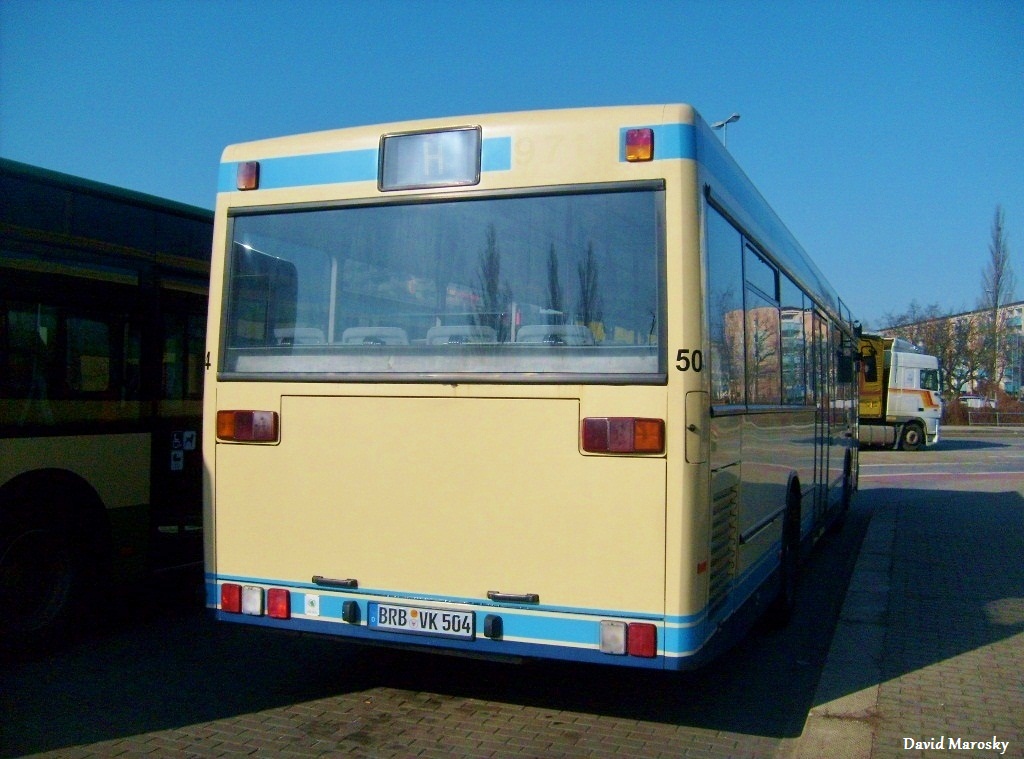 Oktober 2011 Wagen 504 steht an der Fontanestraße in Brandenburg an der Havel. Die 4 ex Mönchengladbacher O405N2 wurden hauptsächlich auf Linie H eingesetzt. 