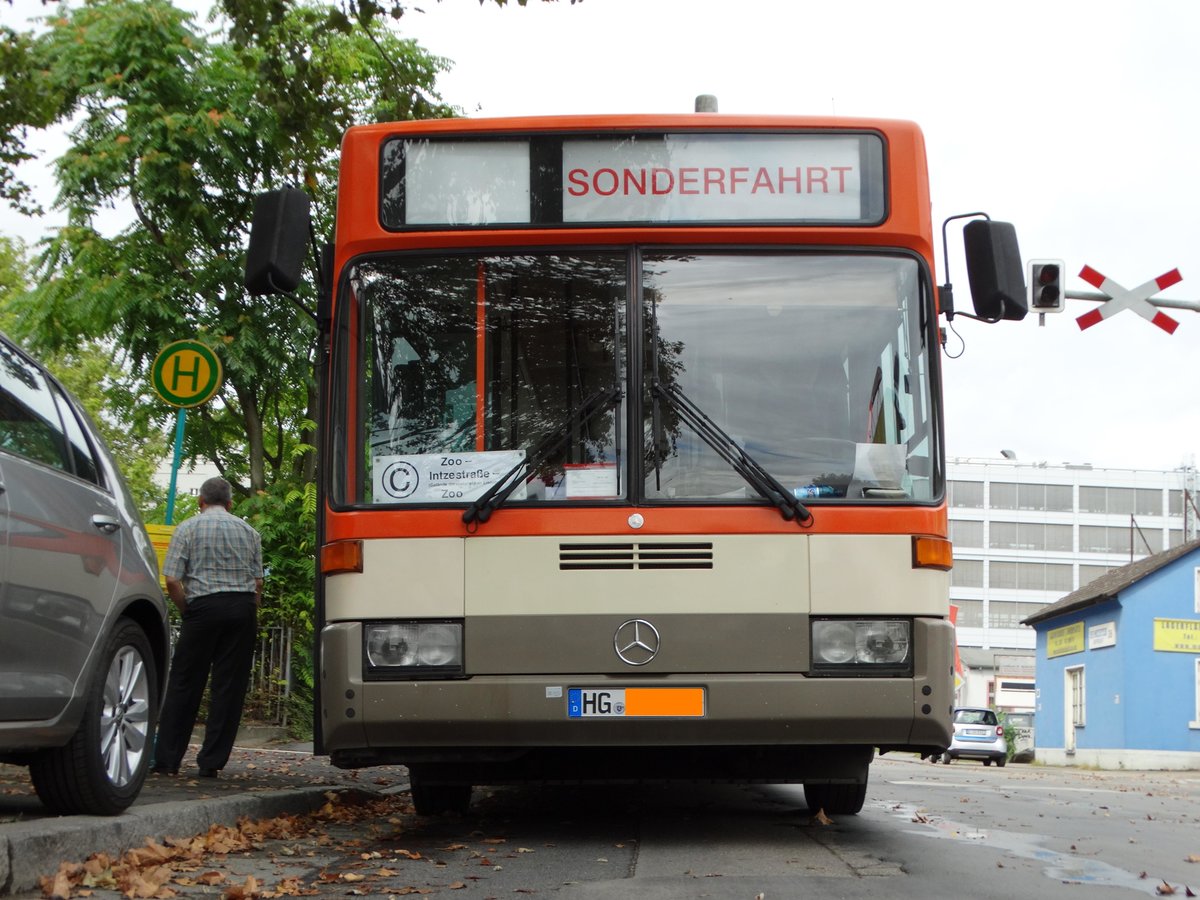 Omnibus Historik Königstein Mercedes Benz O405 (ex VGF Wagen 105 Fahrschulwagen) am 04.09.16 in Frankfurt am Main 