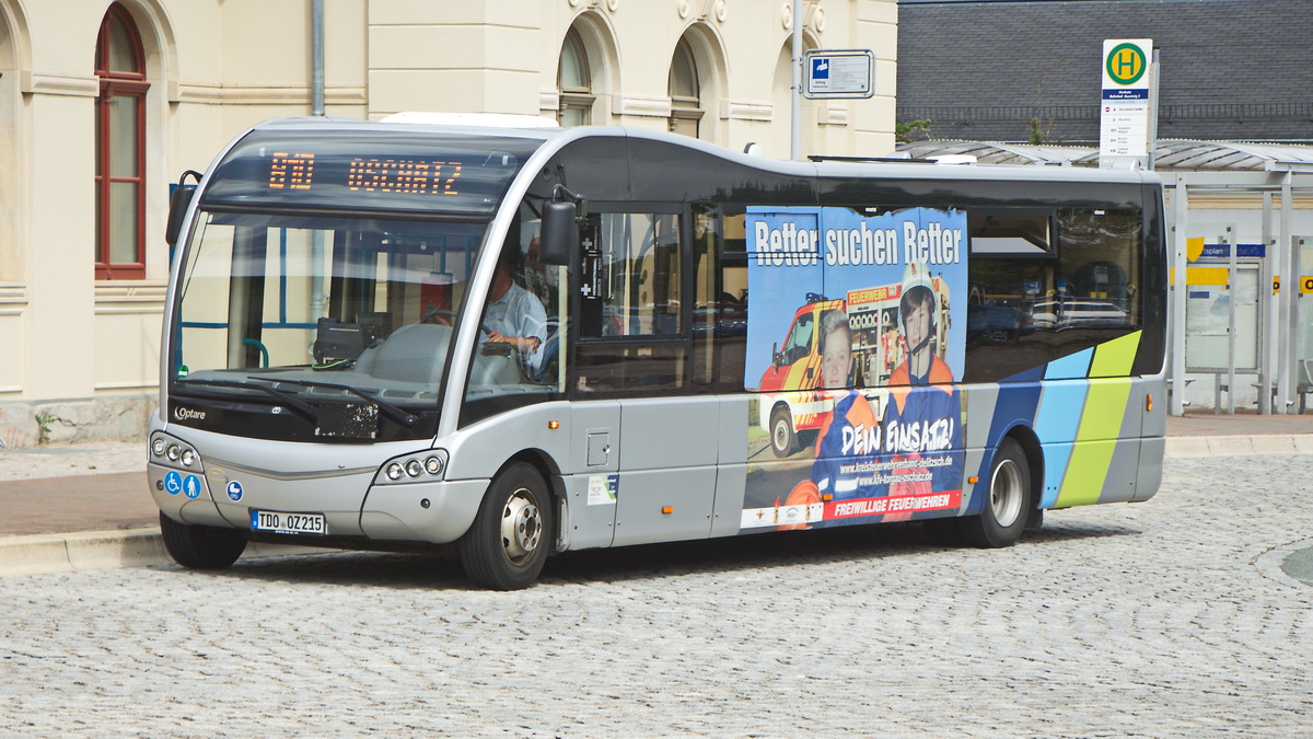 Optare Stadtbus am 03. Juli 2023 an der Haltestelle am Bahnhof Oschatz.