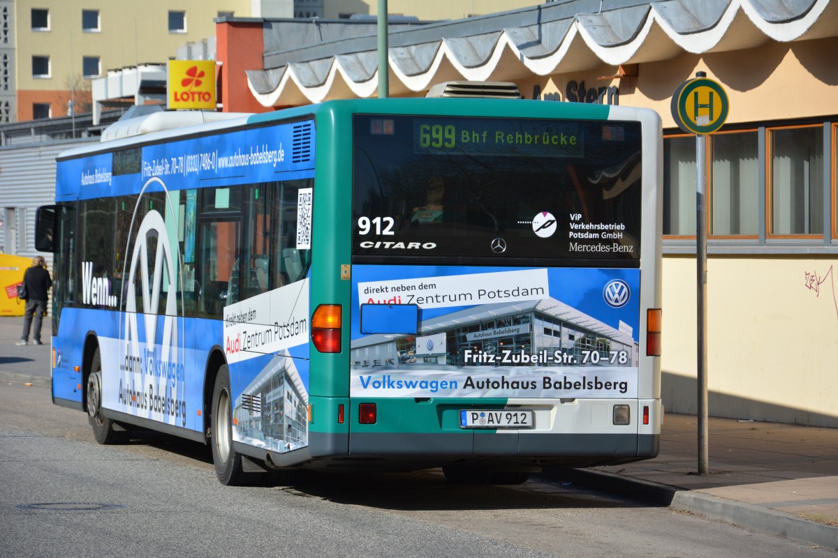 P-AV 912 mit neuer Werbung am Johannes-Kepler-Platz in Potsdam. Aufgenommen am 08.03.2014.