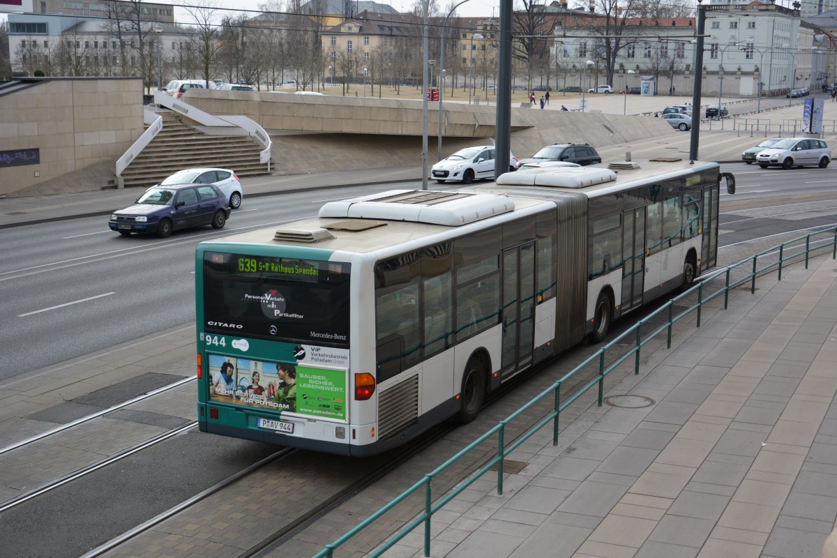 P-AV 944 auf der Linie 639 am neuen Stadtschloss in Potsdam. Aufgenommen am 02.03.2014 Alter Markt/Landtag.