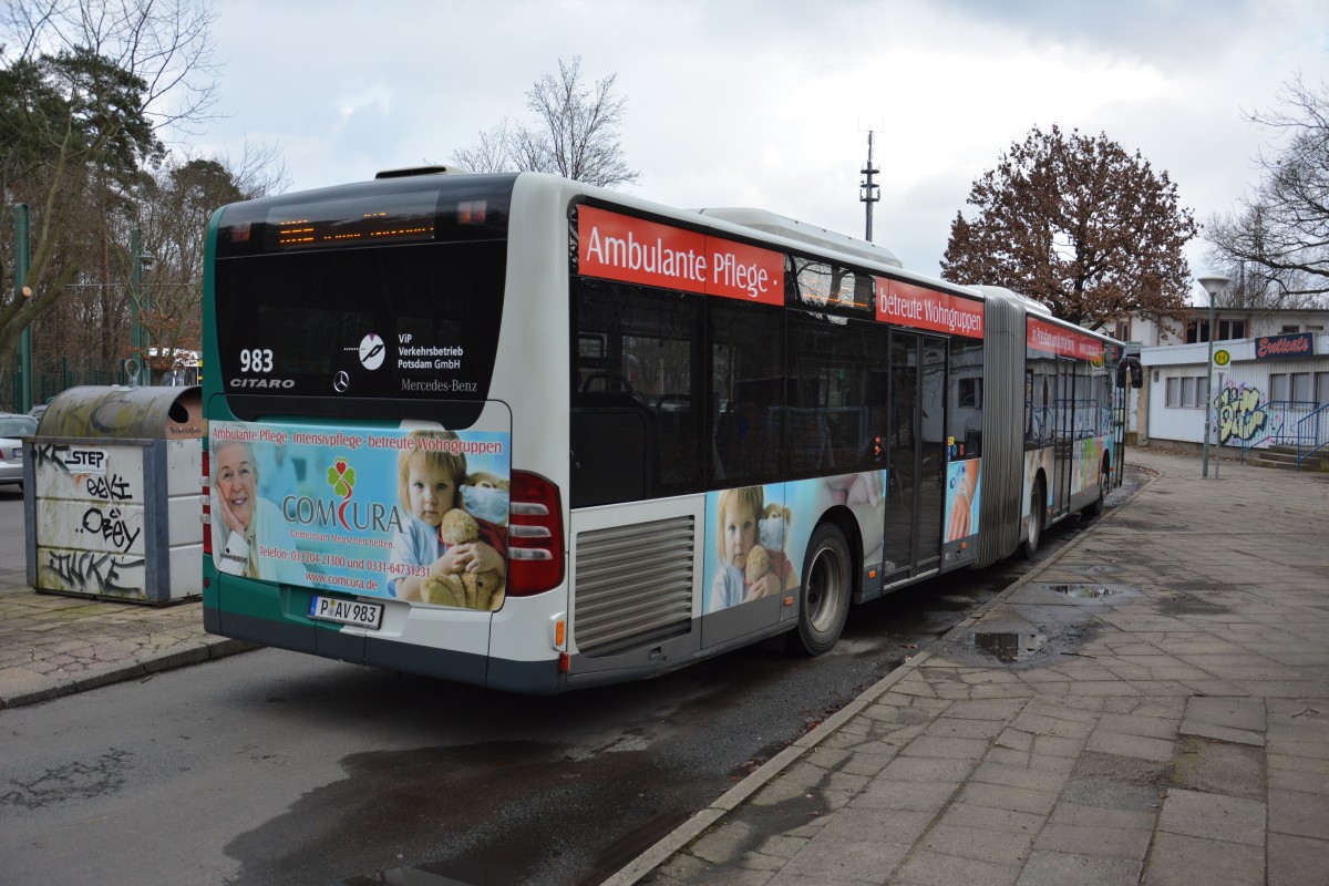 P-AV 983 ist am 04.03.2015 unterwegs auf der Linie 695. Aufgenommen wurde ein Mercedes Benz Citaro Facelift Gelenkbus / Potsdam, Bahnhof Pirschheide.
