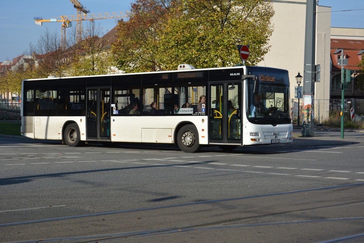 P-GA 115 (MAN Lion's City) unterwegs am 27.10.2014 auf der Linie 692 zum Klinikum. Nächster Halt Potsdam Platz der Einheit.

