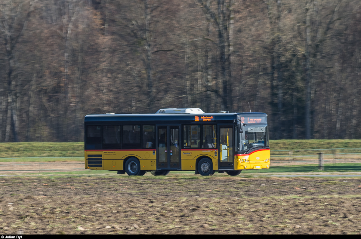 PAG Solaris Midibus am 20. November 2016 auf der Linie 550 von Gümmenen nach Laupen. Die Linie ersetzt auf diesem Abschnitt seit 1993 die Sensetalbahn.
