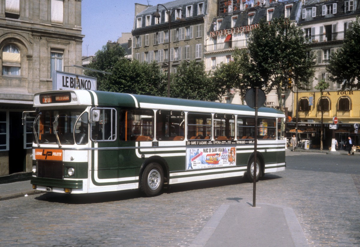 Paris RATP Buslinie 20 Gare de Lyon am 26. Juli 1979.