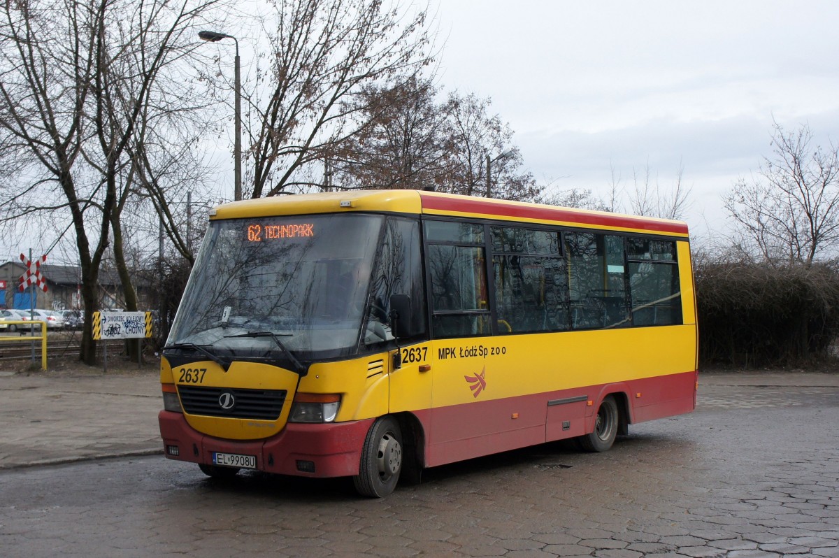 Polen / Stadtbus Lodz: Jelcz M081 MB3  VERO  - Wagen 2637, aufgenommen im März 2015 an der Haltestelle  Łódź - Chojny  in Lodz.