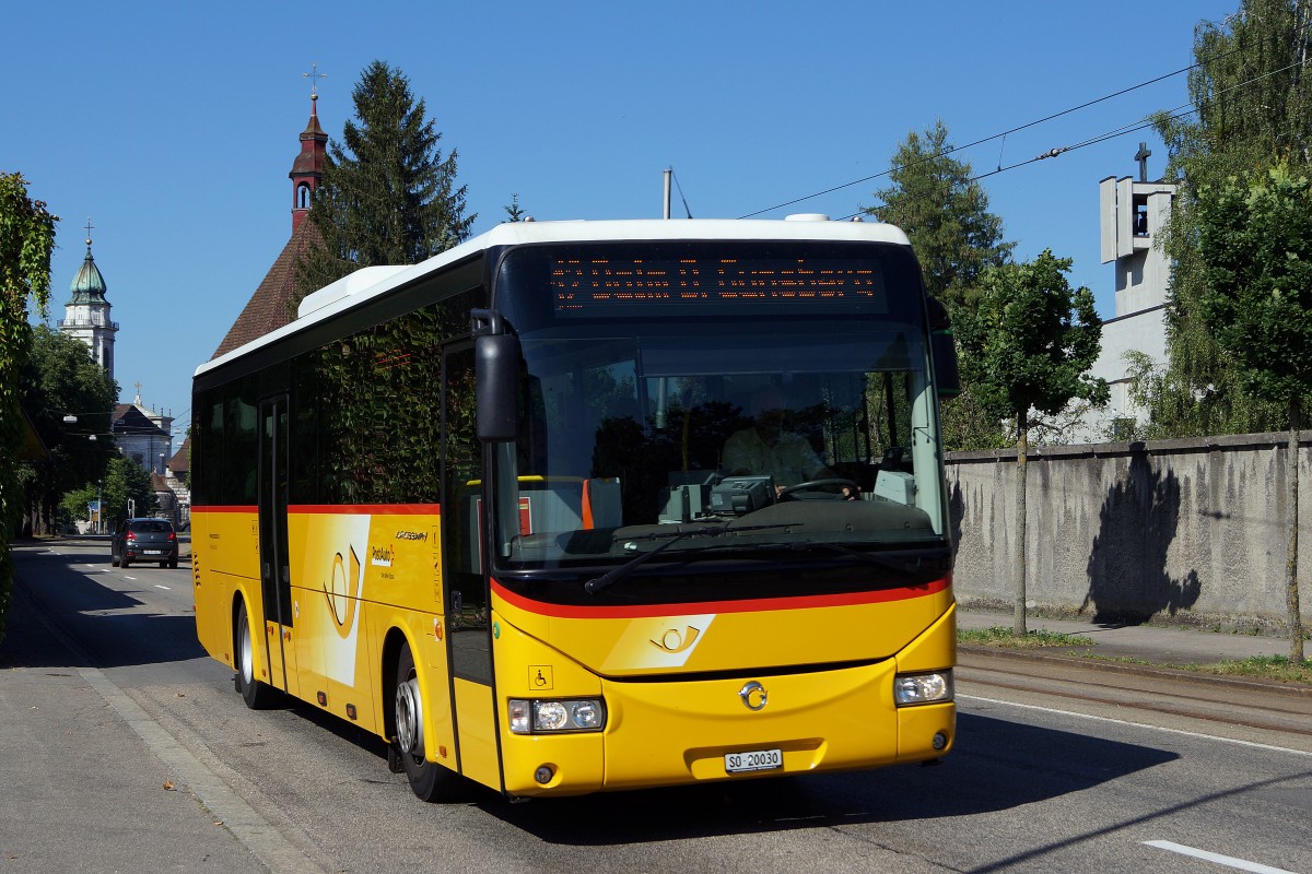 Post-Auto-Linie Solothurn HB-Balm-Oberbalmberg. Einer der neuen IRIS-Bussen bei Solothurn am 4. Juni 2015.
Foto: Walter Ruetsch