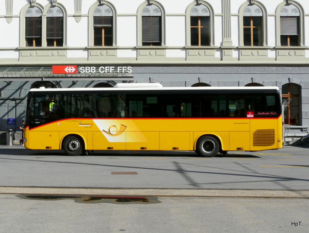 Postauto -  Irisbus Crossway VS 354601 vor dem Bahnhof Brig am 22.09.2014