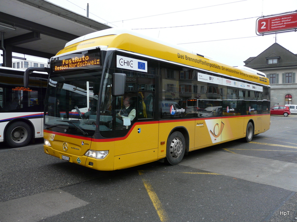 Postauto - Mercedes Citaro AG 426274 unterwegs bei den Bushaltestellen vor dem Bahnhof Brugg am 24.10.2013