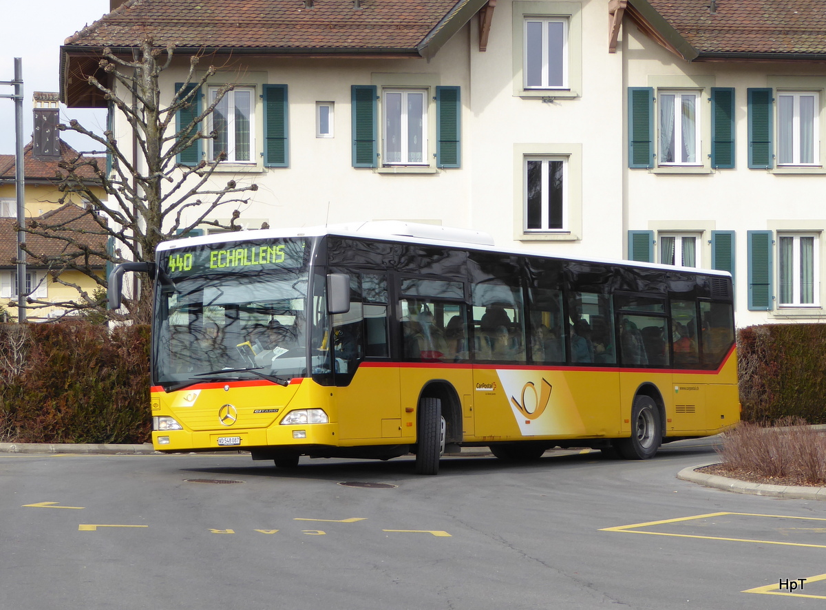 Postauto - Mercedes Citaro VD 548087 beim Bahnhof in Echallens am 18.02.2016