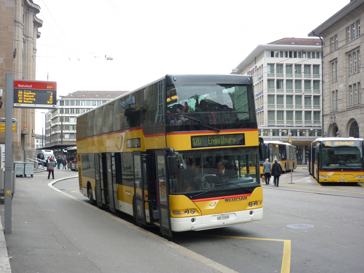 PostAuto Region Ostschweiz: Neoplan N 4426 (2003) AR 14'840, am 26. September 2014 beim Bahnhof 9000 St. Gallen