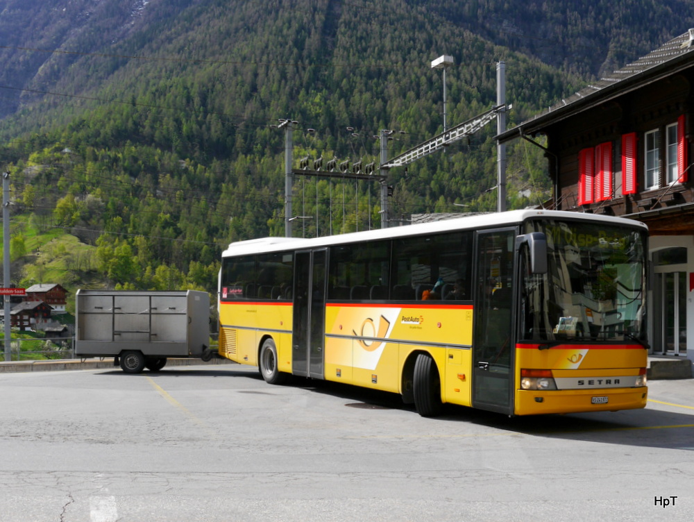 Postauto - Setra  VS  241977 beim Bahnhof von Stalden-Saas am 12.04.2014