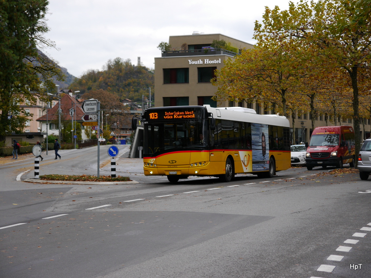 Postauto - Solaris BE 610538 unterwegs auf der Linie 103 in Interlaken am 30.10.2017