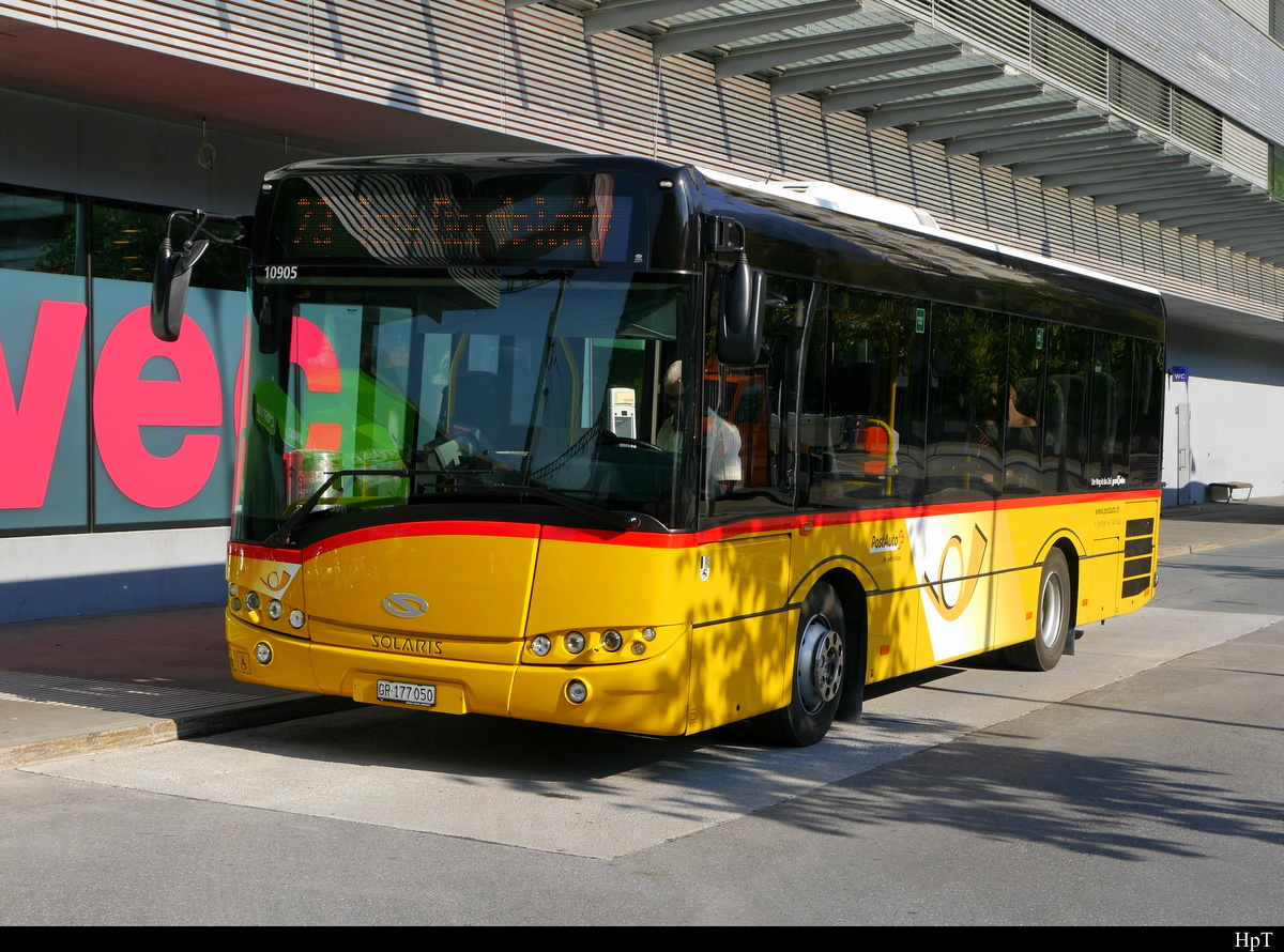 Postauto - Solaris Urbino  GR  177050 in Landquart am warten auf Fahrgäste am 30.07.2018
