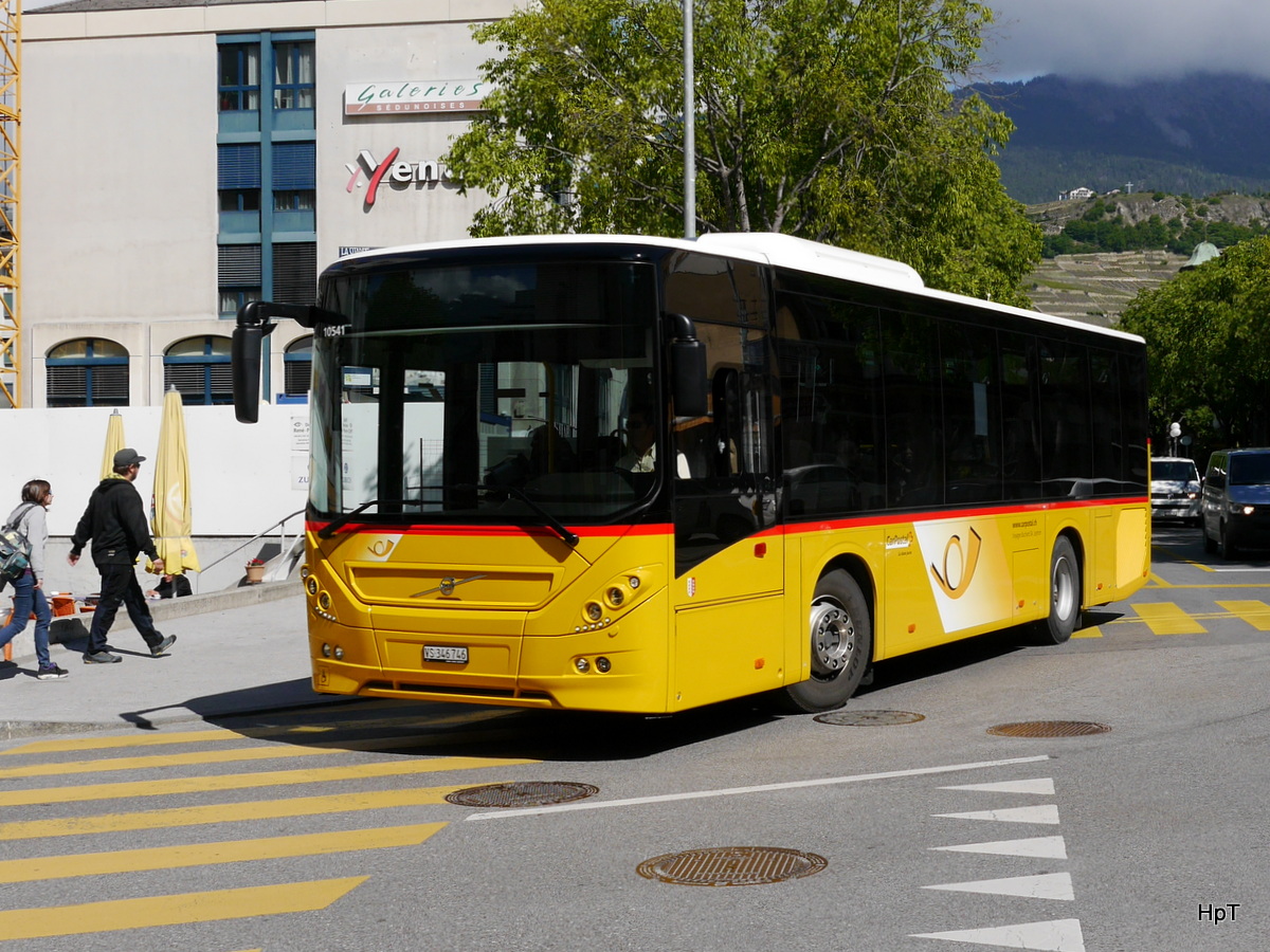 Postauto - Volvo 8900  VS  346746 unterwegs in der Stadt Sion am 09.05.2017