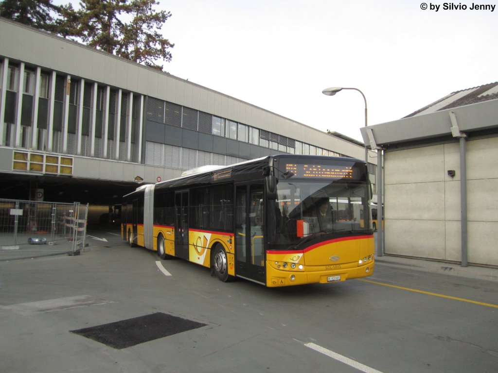 Postauto/Regie Bern Nr. 682 (Solaris Urbino 18) am 11.12.2015 beim Bhf. Bern
