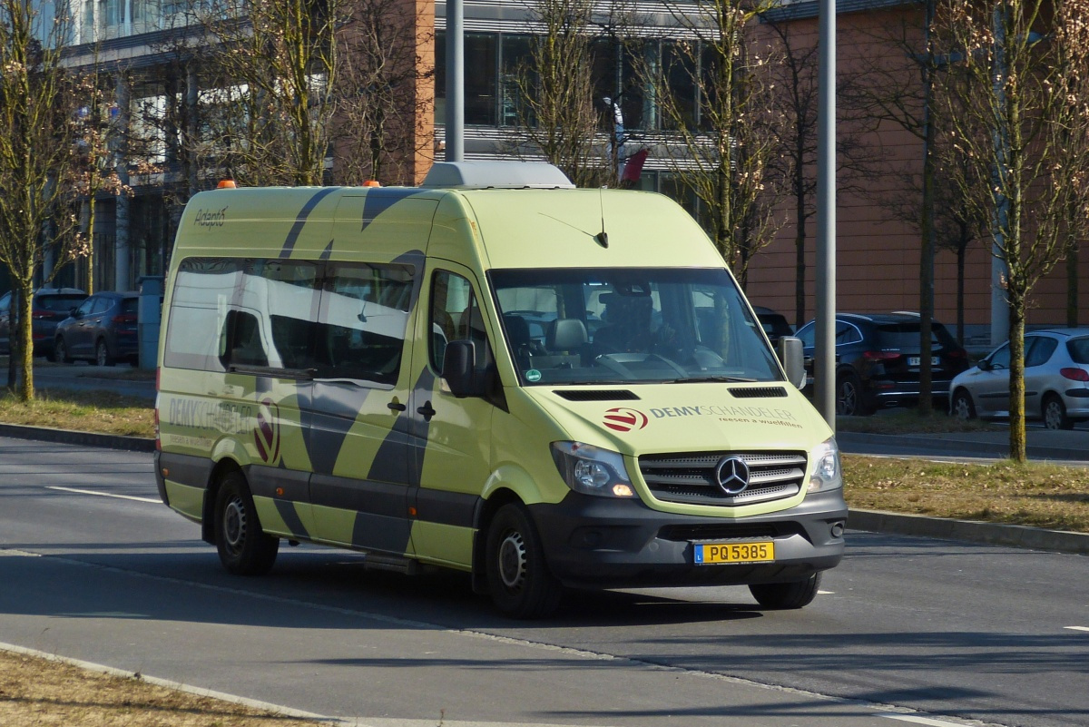 PQ 5385, Mercedes Benz Sprinter von Demy Cars, ist in der Stadt Luxemburg unterwegs. 03.2022 