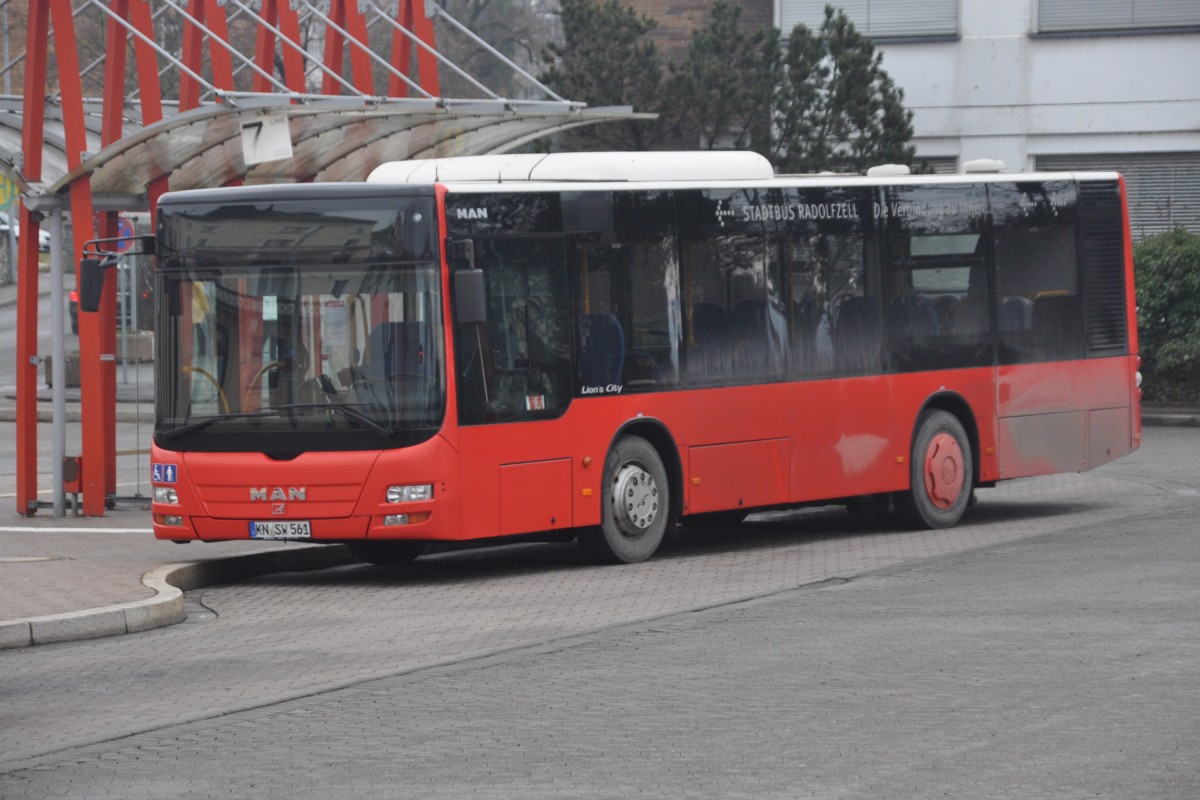 RADOLFZELL (Landkreis Konstanz), 22.02.2015, Stadtbus an der zentralen Haltestelle Bahnhof