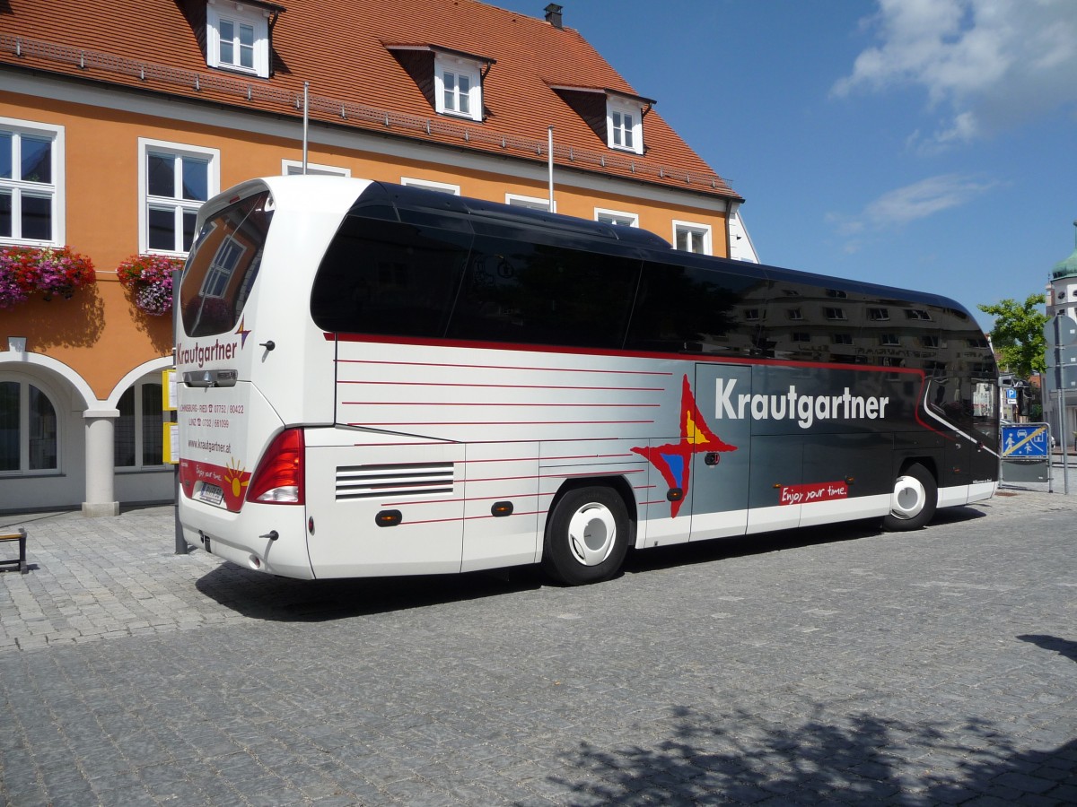 Reisebus der Fa. Krautgartner, Lohnsburg, Oberösterreich in der bayerischen Kleinstadt Ottobeuern im August 2013.