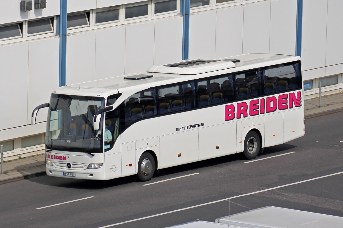 Reisebus der Firma Breiden in Düsseldorf am Flughafen 12.4.2014