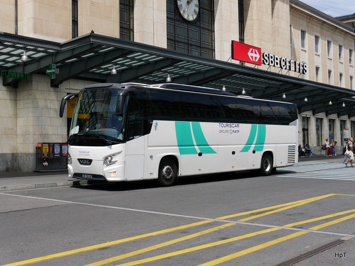 Reisebus - VDL Futura vor dem SBB Bahnhof in Genf am 03.06.2017