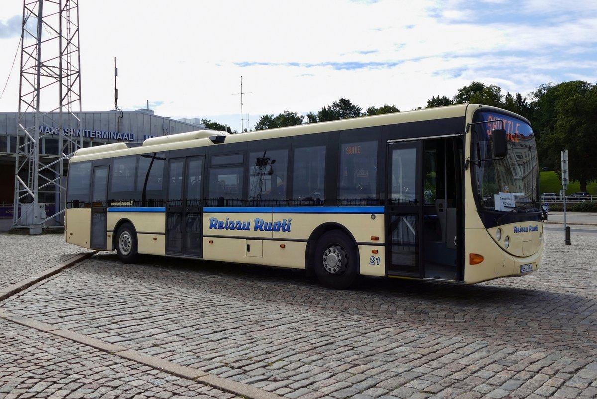Reissu Ruoti /Fin mit dem Scania K230UB /Lahti Scala, GHI 784 (Nr.21) als Shuttle in Helsinki -Stadt im August 2017.