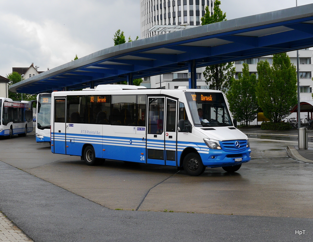 RTB - Mercedes Nr.24  SG  392941 bei den Haltestellen beim Bahnhof Heerbrugg am 15.05.2016