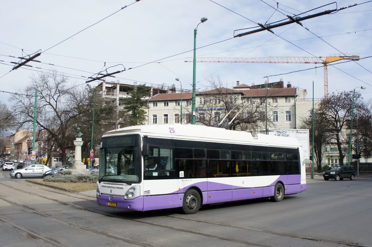 Rumänien / Bus Timişoara: O-Bus Skoda 24 Tr IVECO Irisbus Citelis - Wagen 25 der Regia Autonomă de Transport Timişoara (R.A.T.T.), aufgenommen im März 2017 im Stadtgebiet von Timişoara.