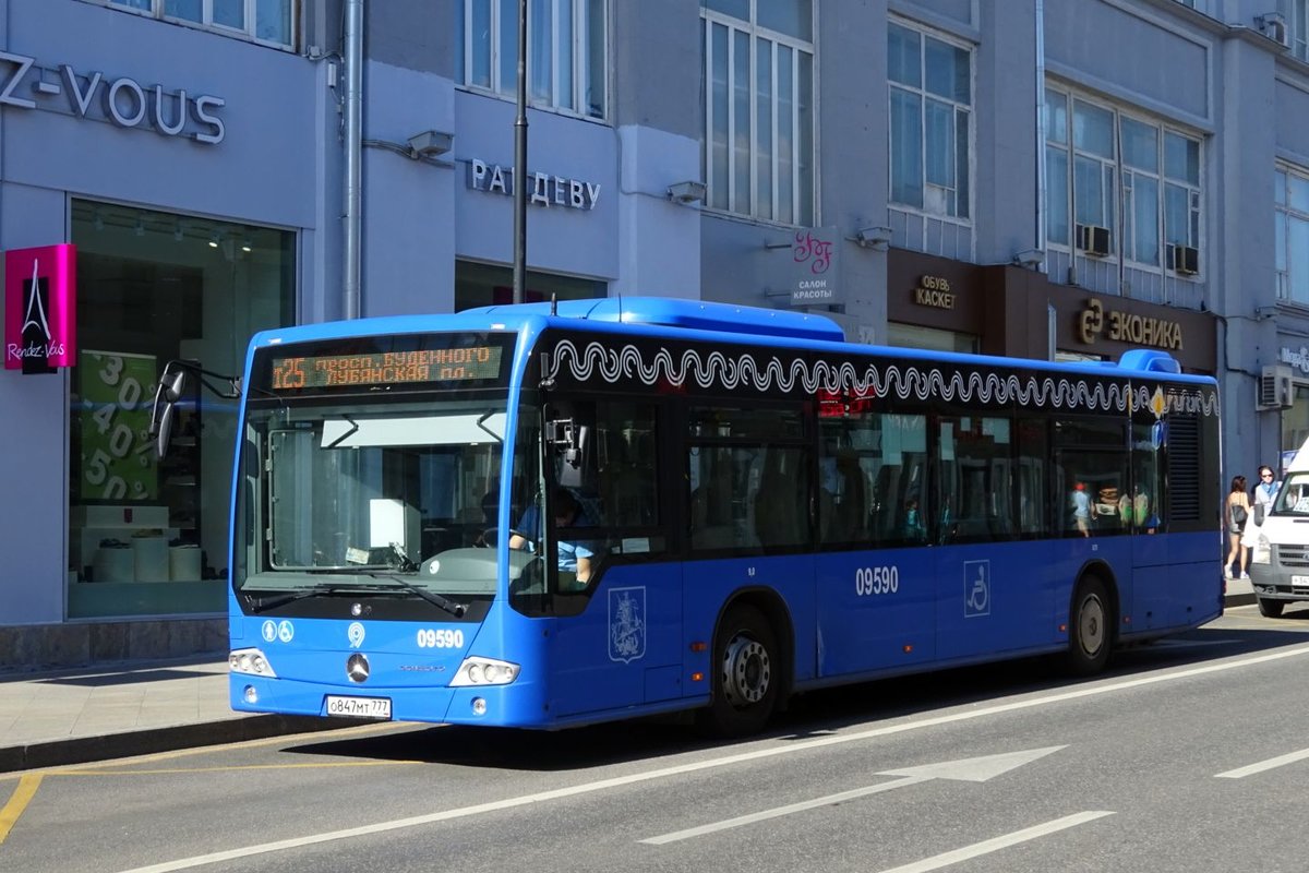 Russland / Bus Moskau / Bus Moscow: Mercedes-Benz Conecto LF, aufgenommen im Juli 2015 im Stadtgebiet von Moskau.

