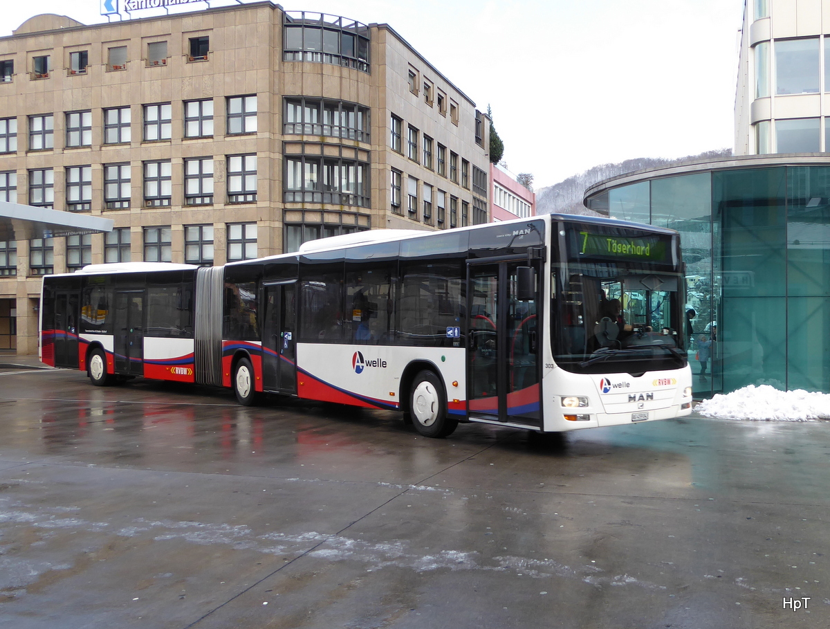 RVBW - MAN Lion`s City  Nr.303  AG  495043 unterwegs auf der Linie 7 beim verlassen der Bushaltestellen vor dem Bahnhofsgebäude in Baden am 16.01.2016