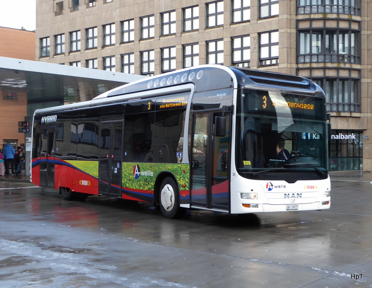 RVBW - MAN Lion`s City Hybrid Nr.31 AG 19077 unterwegs auf der Linie 3 beim verlassen der Bushaltestellen vor dem Bahnhofsgebäude in Baden am 16.01.2016
