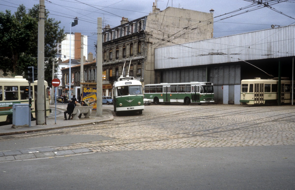 Saint-Étienne STAS Trolleybus Tr 108 Place Bellevue am 20. Juli 1981.