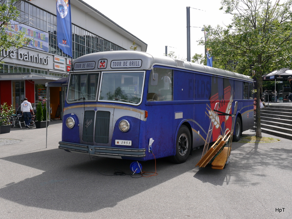 Saurer Oldtimer als Werbebus Tour de Grill in Biel am 30.05.2015