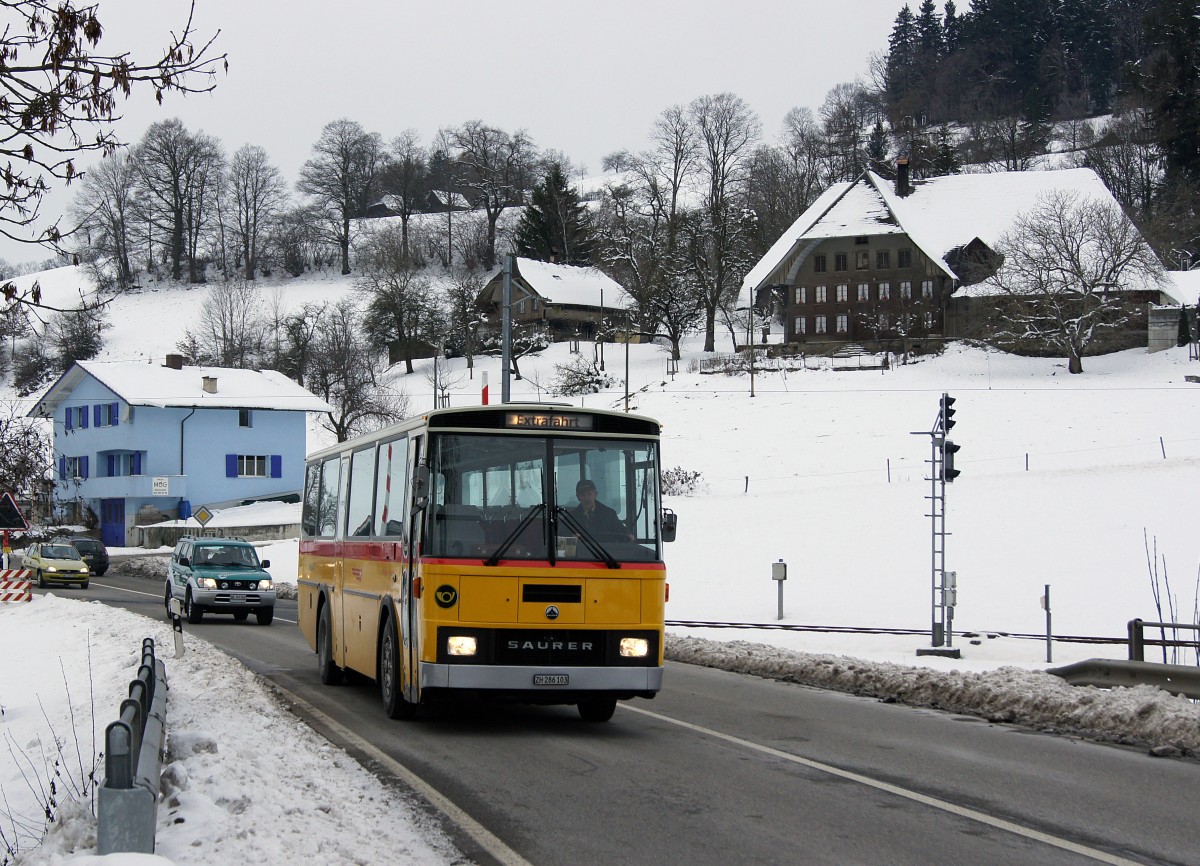SAURER POSTAUTO: Oldtimer Postauto der Marke Saurer auf Sonderfahrt im Emmental zwischen Sumiswald und Huttwil am 5. Dezember 2010.
Foto: Walter Ruetsch